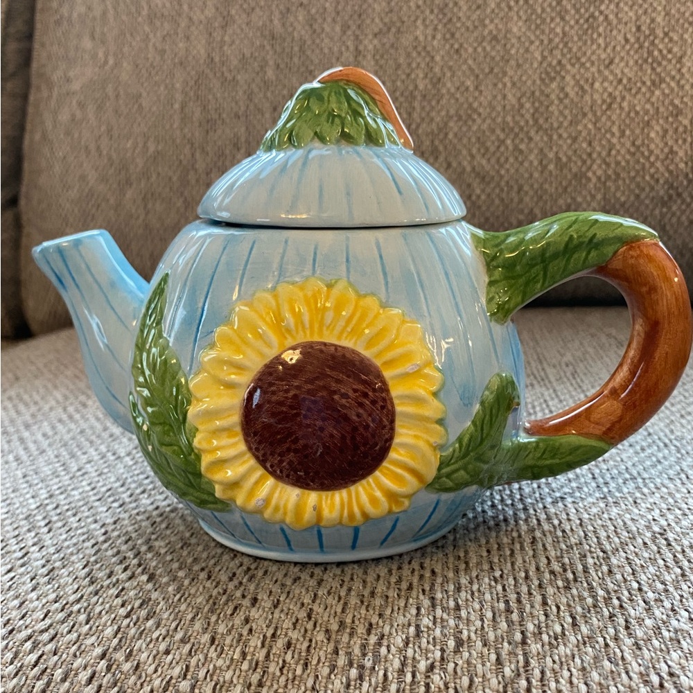 Vintage Sunflower Ceramic Teapot by, CBK LTD 8”high and 9”long